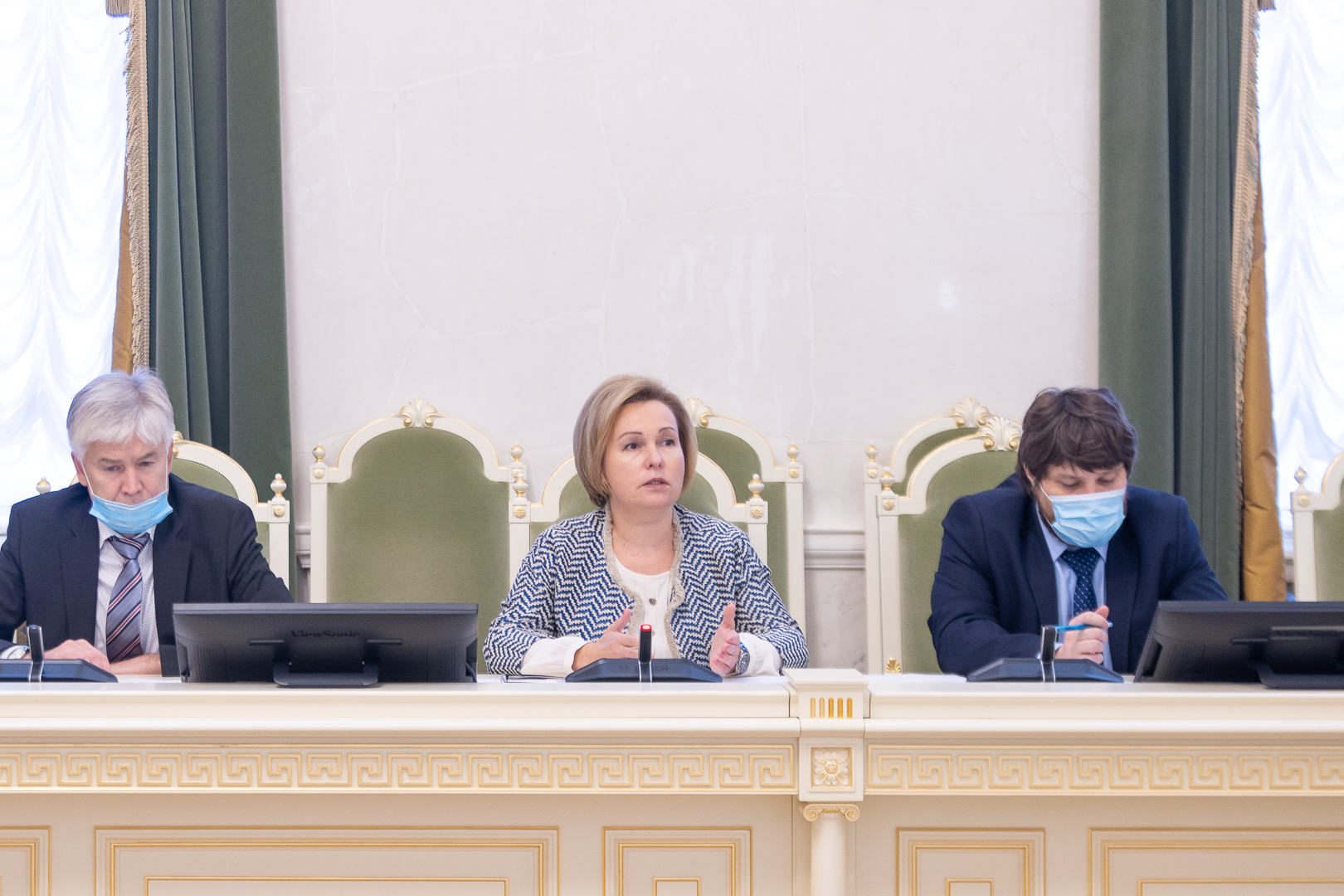 Анна Митянина выступила в ЗакСе с инициативой разработки новой редакции Закона «Об Уполномоченном»